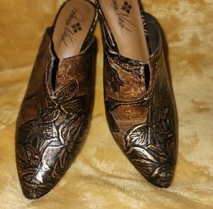 Patricia Nash Ruffin Leather Mules